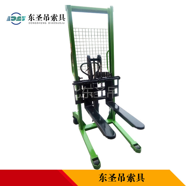 手動輕型液壓堆高車產(chǎn)品展示--河北東圣吊索具制造有限公司